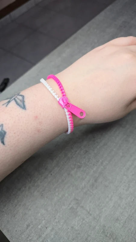 bracelet vintage - neuf - fermeture éclair véritable ouvrant - argenté gris clair ou blanc rose - original rare Y2K fun