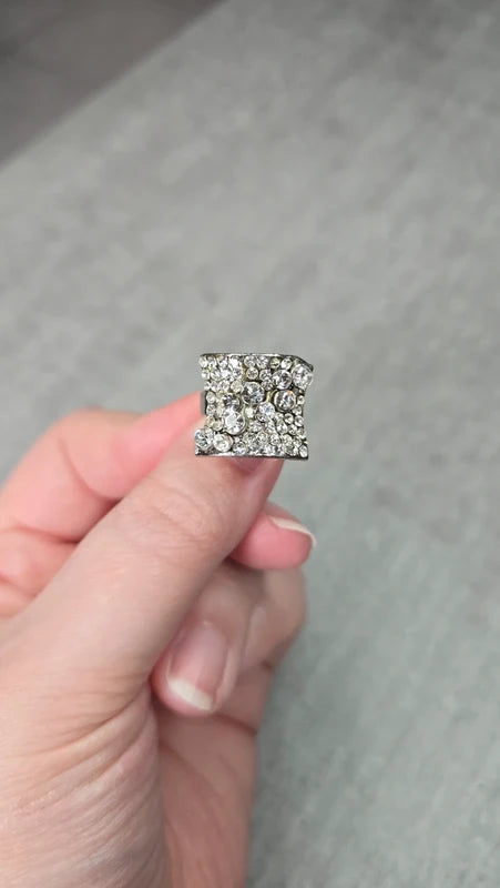 bague vintage - neuf - carré relief strass effet pavé brillant xxl - argenté - ajustable