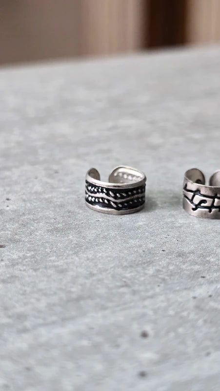 faux piercing oreille ear cuffs - neuf - acier inoxydable argenté mate - motif noir - ajustable - homme femme