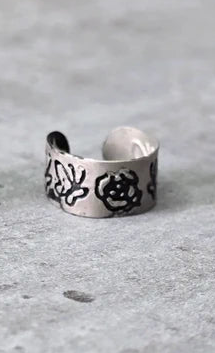 faux piercing oreille ear cuffs - neuf - acier inoxydable argenté mate - motif noir - ajustable - homme femme