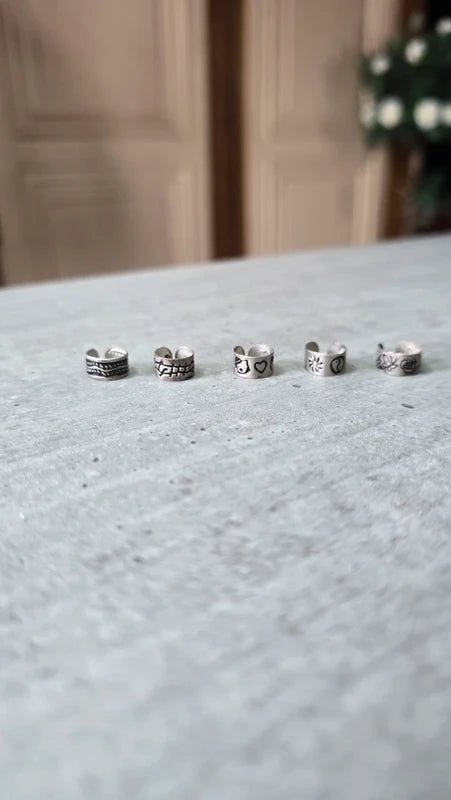faux piercing oreille ear cuffs - neuf - acier inoxydable argenté mate - motif noir - ajustable - homme femme