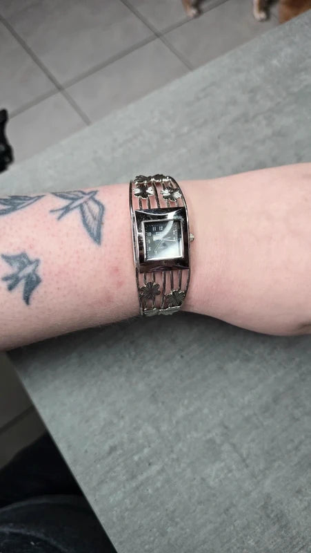 montre vintage - argenté - ajustable - papillon fleurs sur le bracelet - chic tendance élégant légère