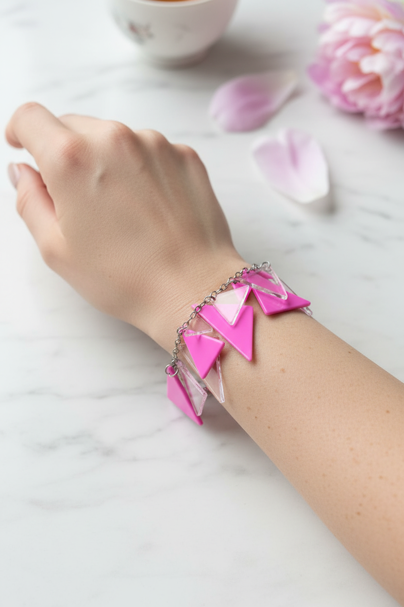 bracelet vintage - rose fuchsia flashy - triangles - acier inoxydable - y2k tendance rétro pendentif