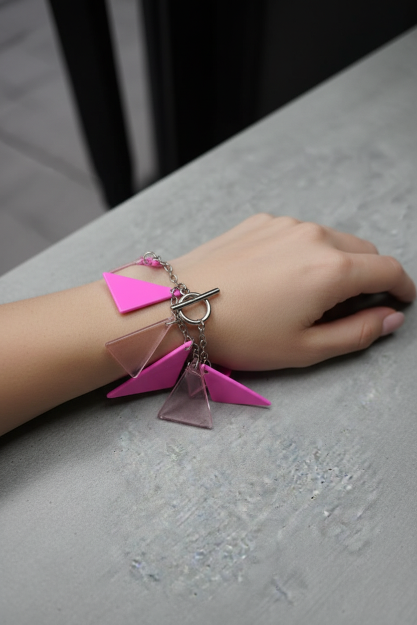 bracelet vintage - rose fuchsia flashy - triangles - acier inoxydable - y2k tendance rétro pendentif