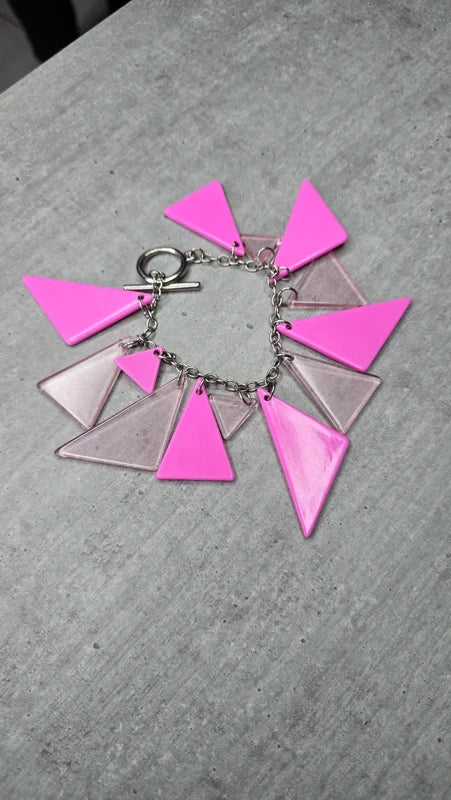 bracelet vintage - rose fuchsia flashy - triangles - acier inoxydable - y2k tendance rétro pendentif