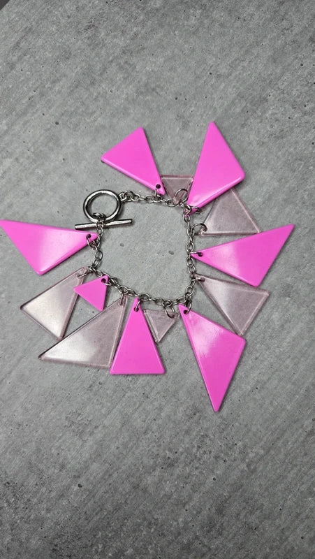 bracelet vintage - rose fuchsia flashy - triangles - acier inoxydable - y2k tendance rétro pendentif