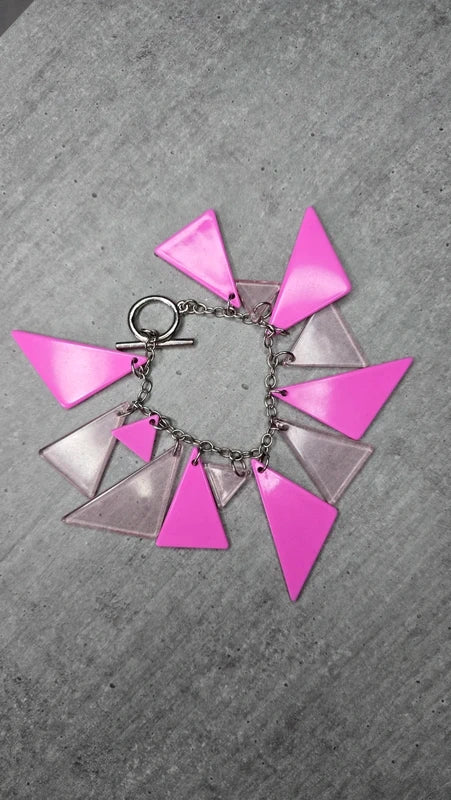 bracelet vintage - rose fuchsia flashy - triangles - acier inoxydable - y2k tendance rétro pendentif