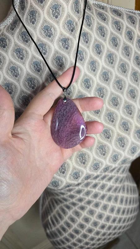collier - neuf - grand pendentif - pierre naturelle violette - agate - hauteur 6 cm