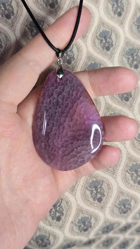 collier - neuf - grand pendentif - pierre naturelle violette - agate - hauteur 6 cm