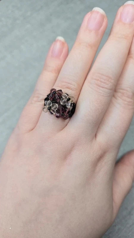 bague fait main - vintage - perles - motif à fleurs noir prune violet rose translucide - volume - chic tendance