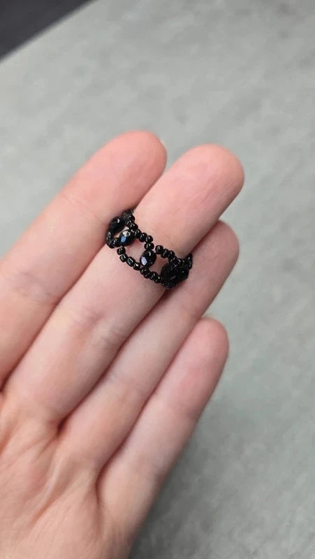 bague fait main - vintage - perles - motif à fleurs noir prune violet rose translucide - volume - chic tendance