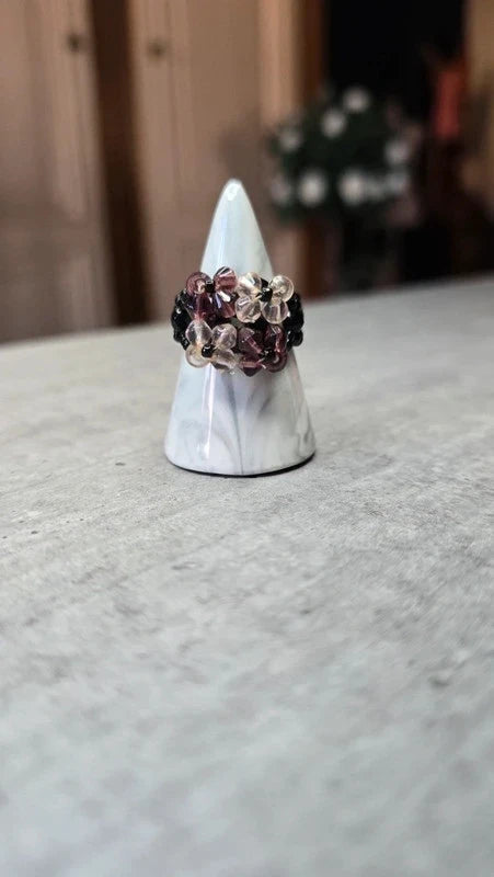 bague fait main - vintage - perles - motif à fleurs noir prune violet rose translucide - volume - chic tendance