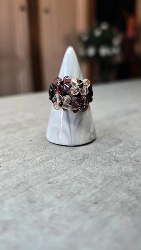 bague fait main - vintage - perles - motif à fleurs noir prune violet rose translucide - volume - chic tendance
