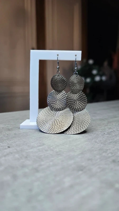 Boucles d'oreilles - neuf - gris argenté - ronde texturé - relief pendante longue légère - tendance chic