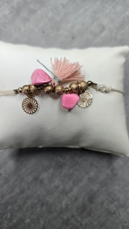 bracelet neuf - élastique - pendentif charms breloque : pierre mandala fleur pompons perles doré paillettes