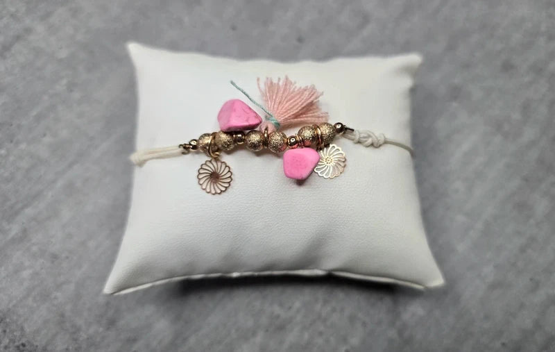 bracelet neuf - élastique - pendentif charms breloque : pierre mandala fleur pompons perles doré paillettes
