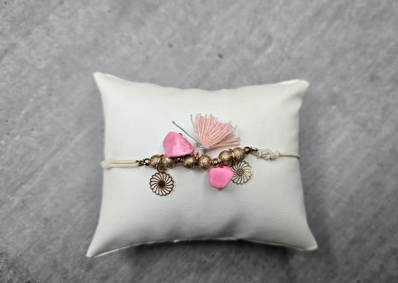 bracelet neuf - élastique - pendentif charms breloque : pierre mandala fleur pompons perles doré paillettes