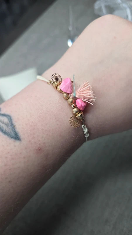 bracelet neuf - élastique - pendentif charms breloque : pierre mandala fleur pompons perles doré paillettes