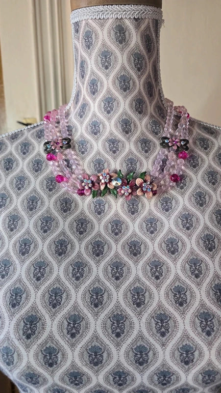Collier vintage - neuf - rose fuchsia - perles pierre strass brillant - fleurs - chic tendance élégant