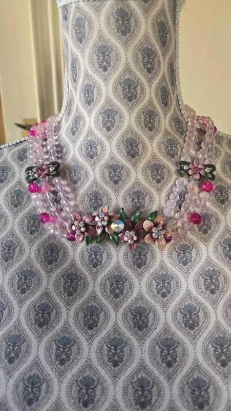 Collier vintage - neuf - rose fuchsia - perles pierre strass brillant - fleurs - chic tendance élégant