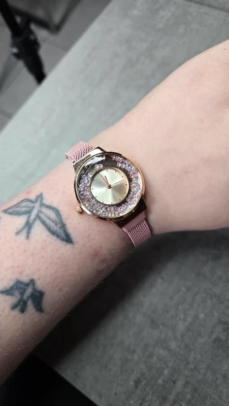 montre - neuf - or rose cristaux scintillant - cadran facetté - bracelet maille aimanté - inspiration luxe