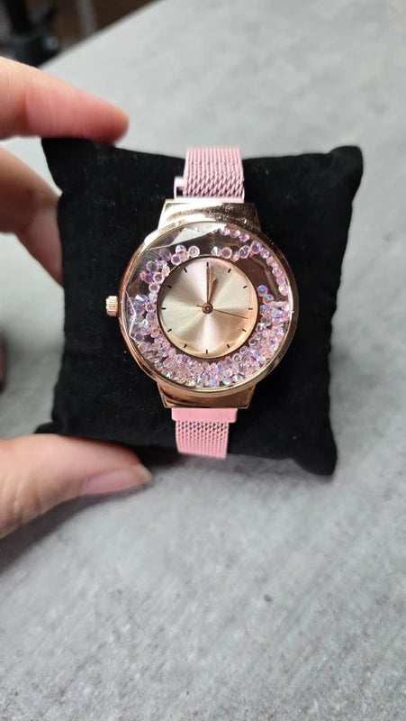 montre - neuf - or rose cristaux scintillant - cadran facetté - bracelet maille aimanté - inspiration luxe