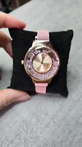 montre - neuf - or rose cristaux scintillant - cadran facetté - bracelet maille aimanté - inspiration luxe
