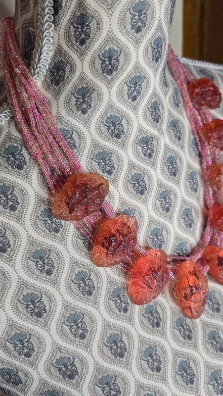 collier vintage - neuf - perles rose fuchsia nacré - pendentif pierres brut corail ambre géode - chic original