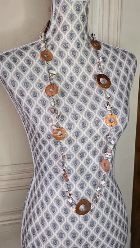 collier sautoir vintage - anneau nacre véritable - cuivre marron - charms pendentif coquillage blanc rose - organza