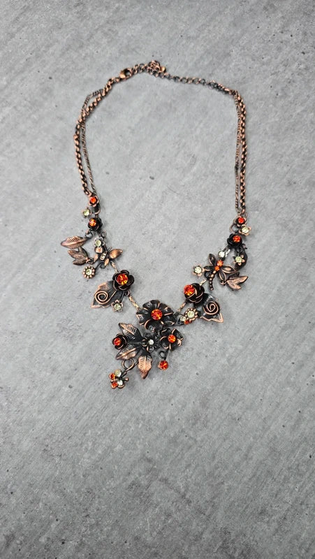 collier vintage - laiton - pendentif fleurs rose pierres strass orange - baroque chic