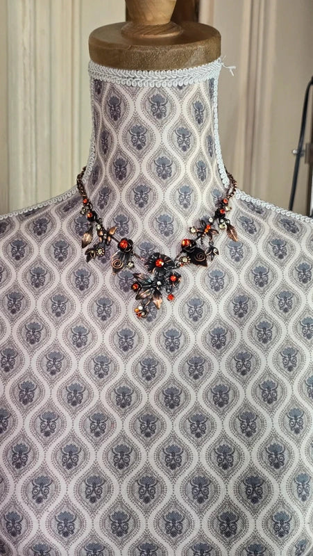 collier vintage - laiton - pendentif fleurs rose pierres strass orange - baroque chic