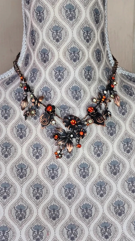 collier vintage - laiton - pendentif fleurs rose pierres strass orange - baroque chic