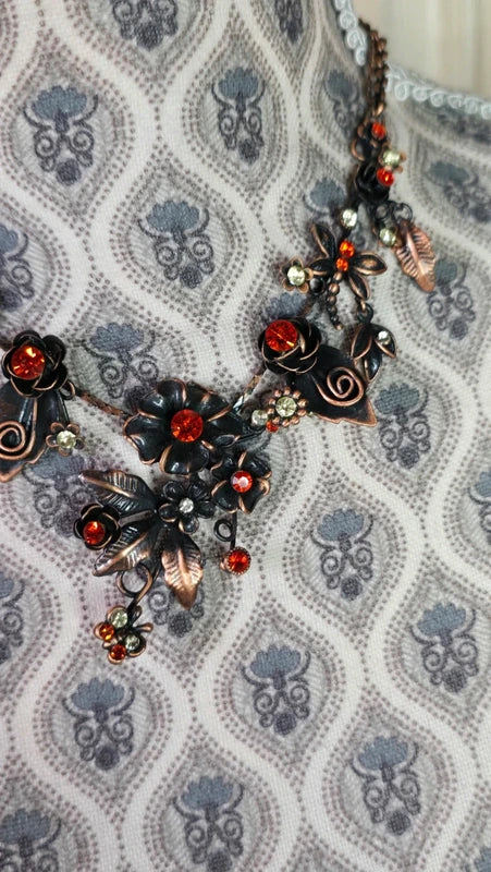 collier vintage - laiton - pendentif fleurs rose pierres strass orange - baroque chic