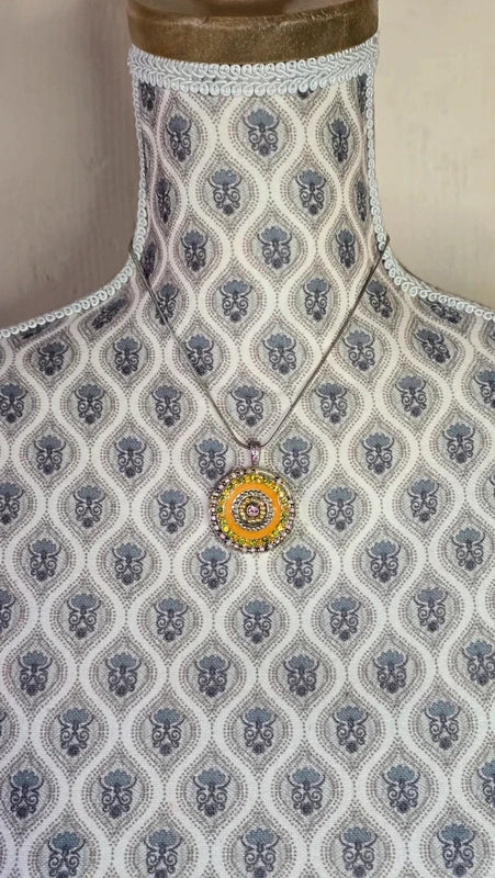 collier vintage - chaine argenté - pendentif rond strass perles orange vert rose jaune