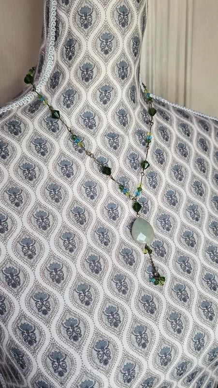 collier vintage - neuf - fait main - perle verres facetté vert bleu - pendentif pierre naturelle aventurine forme de goutte larmese