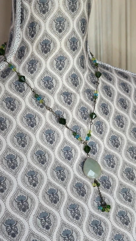 collier vintage - neuf - fait main - perle verres facetté vert bleu - pendentif pierre naturelle aventurine forme de goutte larmese