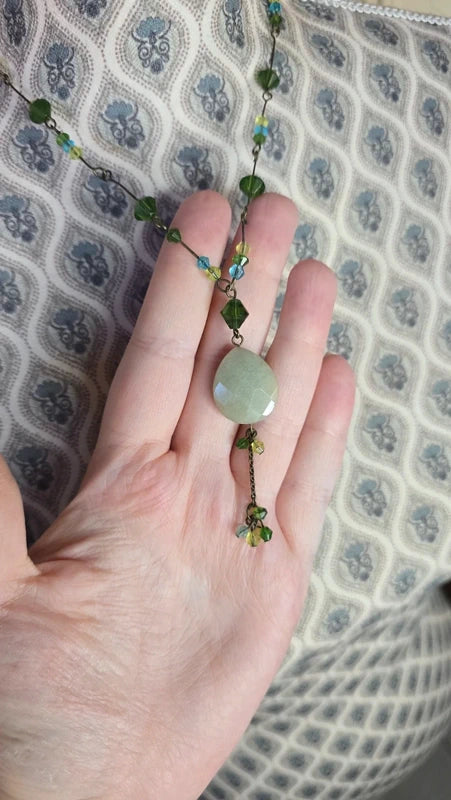 collier vintage - neuf - fait main - perle verres facetté vert bleu - pendentif pierre naturelle aventurine forme de goutte larmese