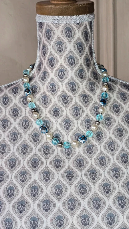 Collier vintage - neuf - perles blanc nacré bleu translucide argenté - rétro chic élégant