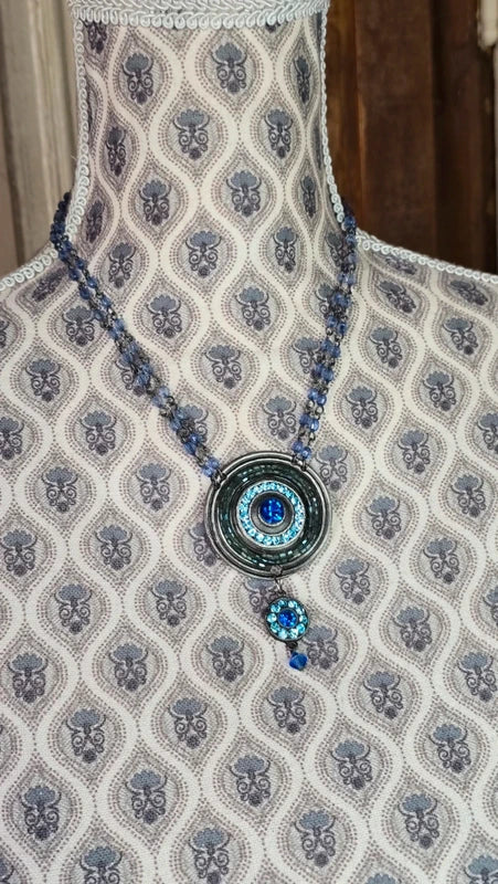 collier vintage - neuf - chaine perles bleu translucide - pendentifs ronds strass brillants bleu turquoise - chic élégant