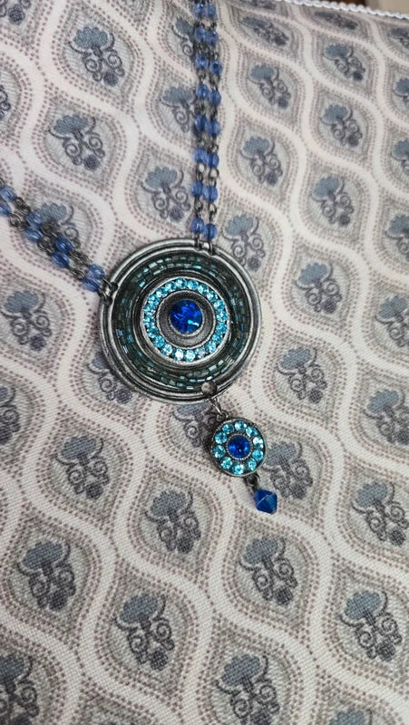 collier vintage - neuf - chaine perles bleu translucide - pendentifs ronds strass brillants bleu turquoise - chic élégant