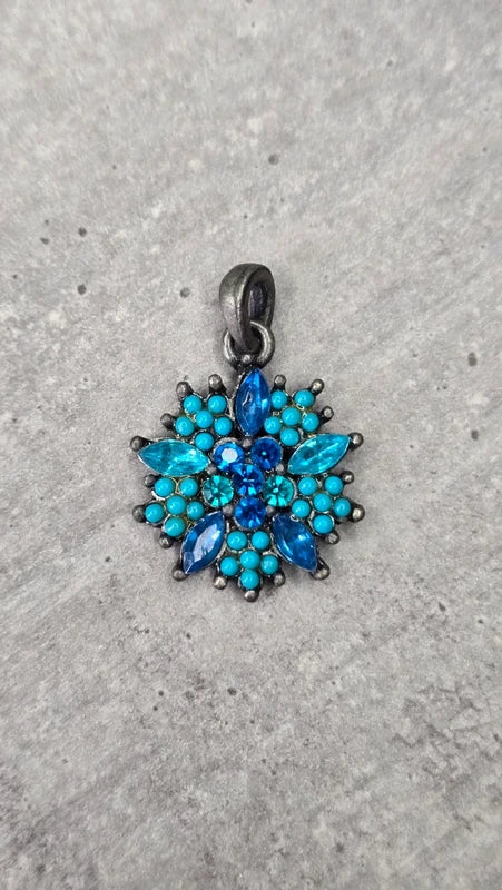pendentif vintage - neuf - forme étoile fleur - strass bleu turquoise bleu clair - brillant chic élégant