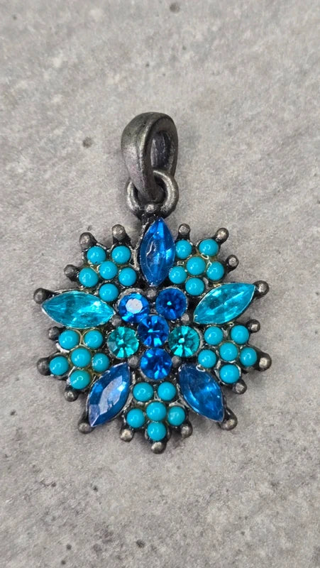 pendentif vintage - neuf - forme étoile fleur - strass bleu turquoise bleu clair - brillant chic élégant