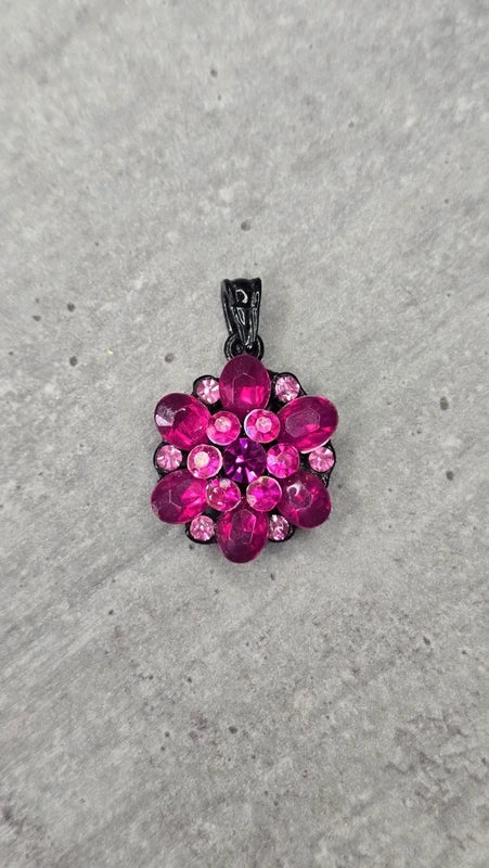 pendentif vintage - neuf - fleur strass rose fuchsia élégant chic lumineux
