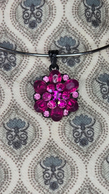 pendentif vintage - neuf - fleur strass rose fuchsia élégant chic lumineux
