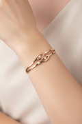 bracelet jonc - neuf - doré - ajouré - perles blanches nacrée - ajustable - chic élégant - acier inoxydable