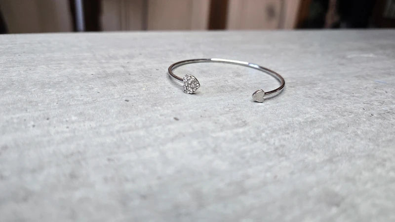 Bracelet jonc - neuf - argenté - double coeurs - pierre strass - ajustable - tendance chic
