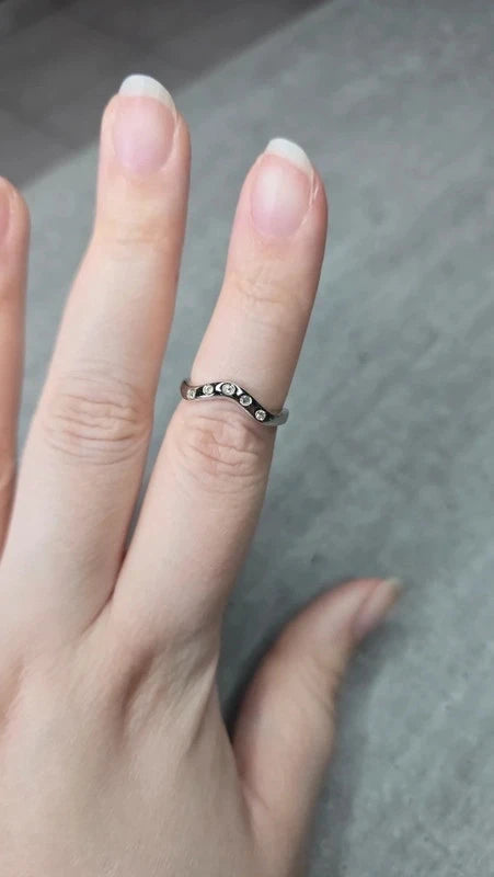 bague - neuf - argenté - ondulé effet vague - pierre type strass - taille 18.8 mm 59