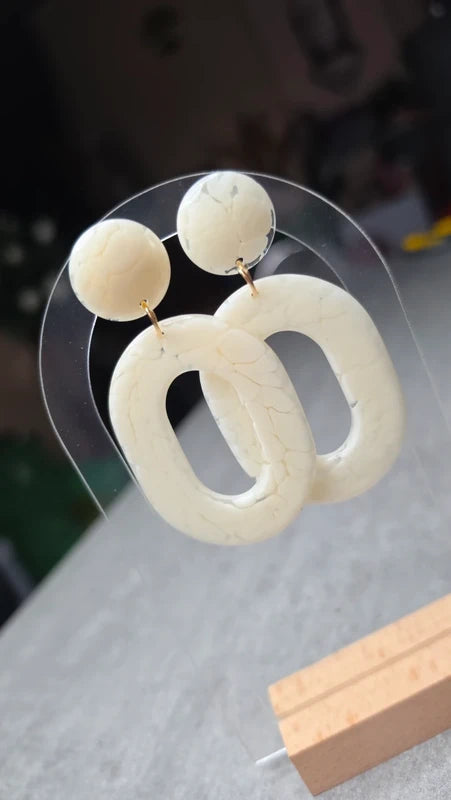 boucles d'oreilles ronde ovale blanc crème effet marbre légère