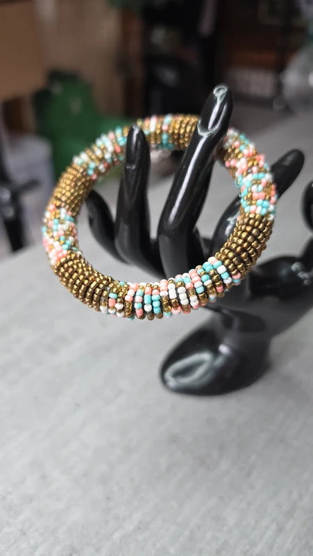 bracelet jonc perles doré bronze turquoise blanc corail vintage