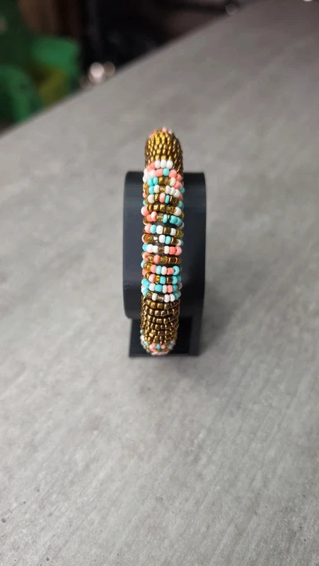 bracelet jonc perles doré bronze turquoise blanc corail vintage